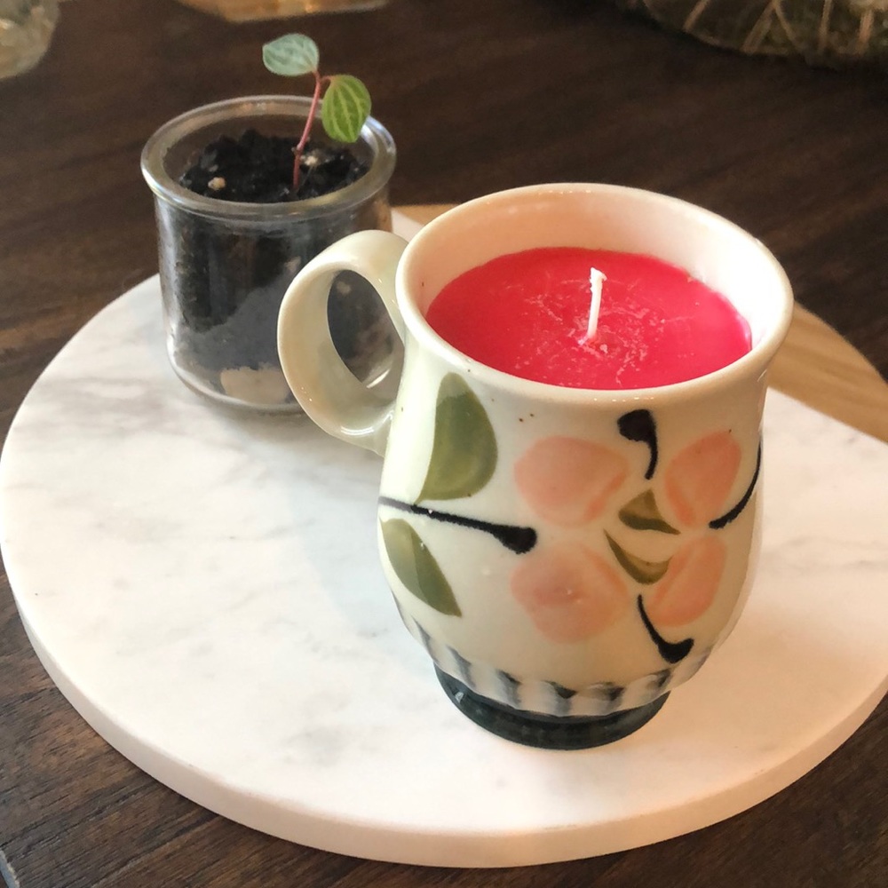 Hand poured candle 🌺 - Picture 1 of 7